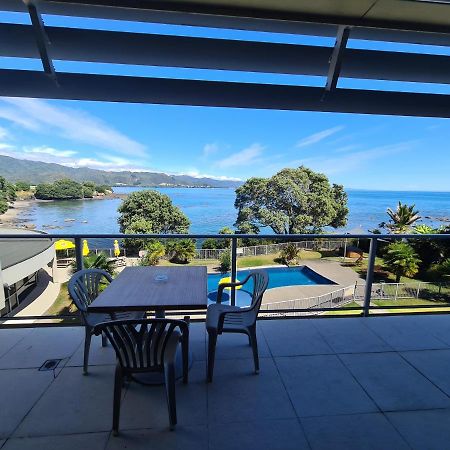 Te Kaha Beach Hotel Dış mekan fotoğraf