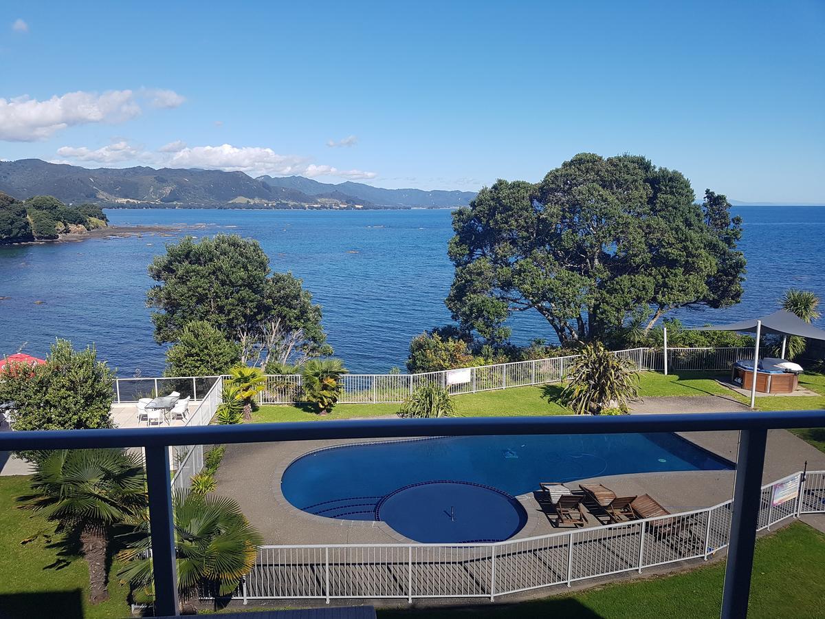 Te Kaha Beach Hotel Dış mekan fotoğraf