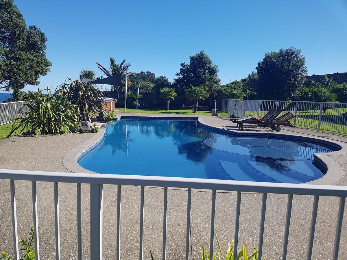 Te Kaha Beach Hotel Dış mekan fotoğraf