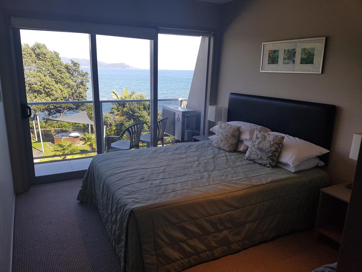 Te Kaha Beach Hotel Dış mekan fotoğraf