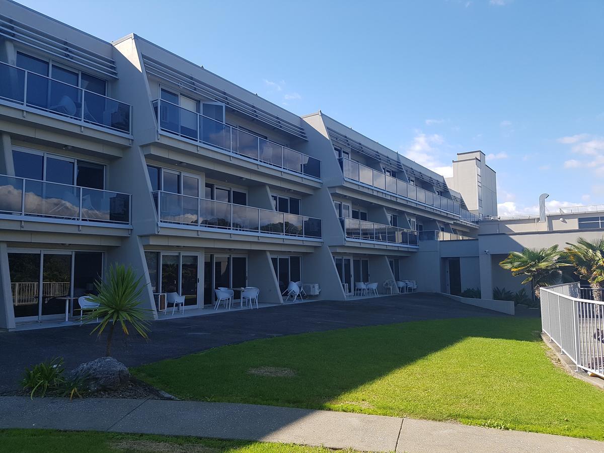 Te Kaha Beach Hotel Dış mekan fotoğraf