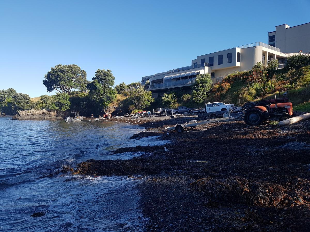 Te Kaha Beach Hotel Dış mekan fotoğraf