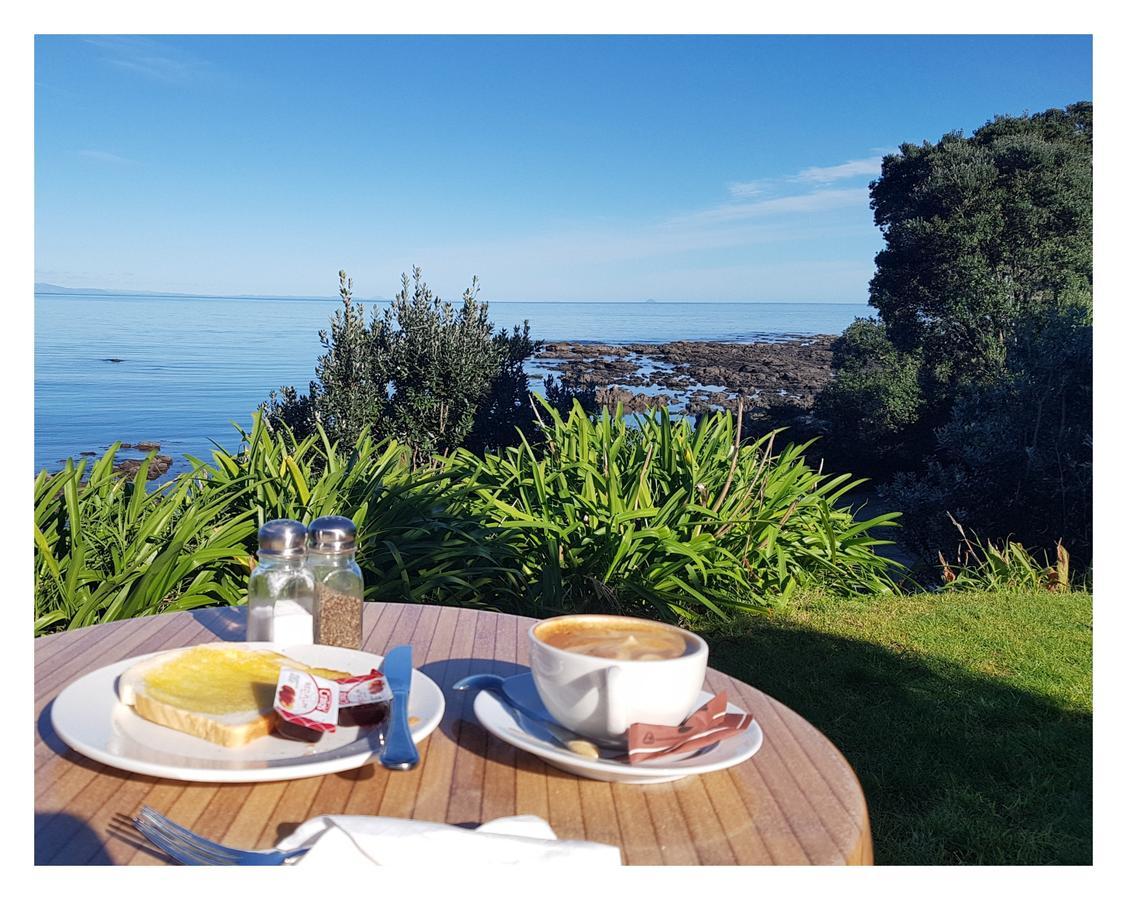 Te Kaha Beach Hotel Dış mekan fotoğraf