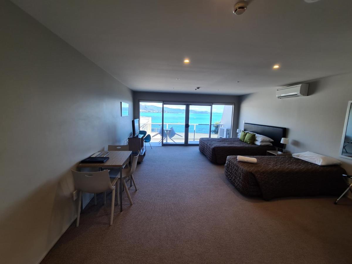Te Kaha Beach Hotel Dış mekan fotoğraf